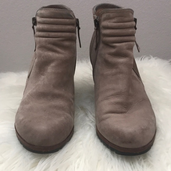 Biala Ashton leather wedge Ankle Bootie Taupe - Picture 3 of 8